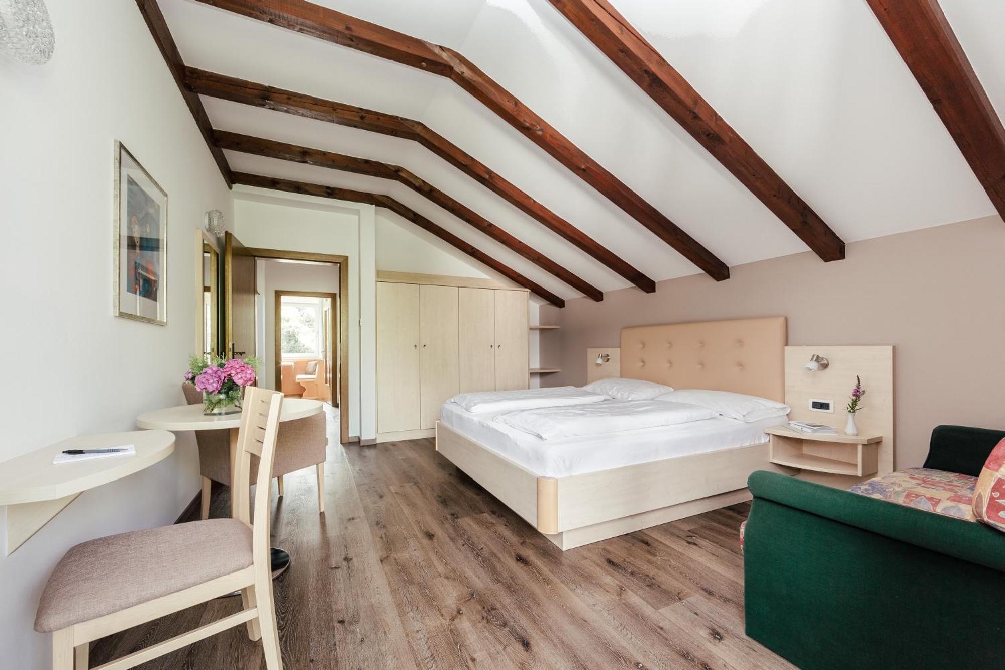Hotel Garni Sirmian Merano Rum bild